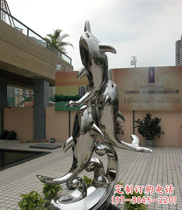 太原海豚雕塑表达创意与活力