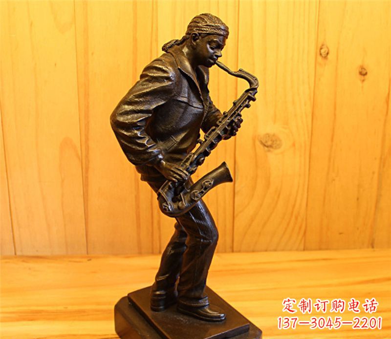 太原萨克斯雕塑娱乐场所的精灵