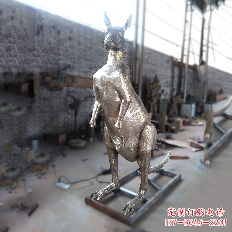 太原纯铜铸造的袋鼠雕塑