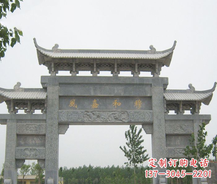 太原村口三门石雕牌坊
