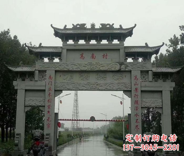 太原村口的石雕牌楼——缅怀传统文化