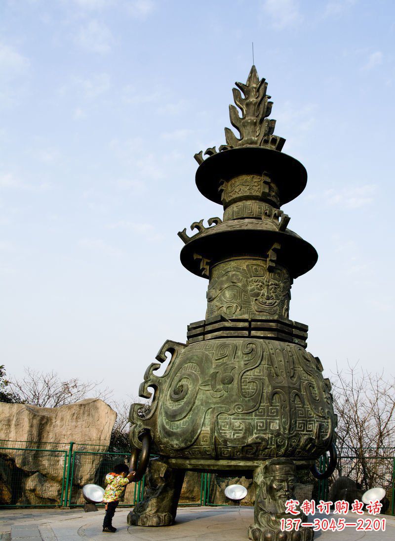 太原大型三足香炉寺庙铜雕塑
