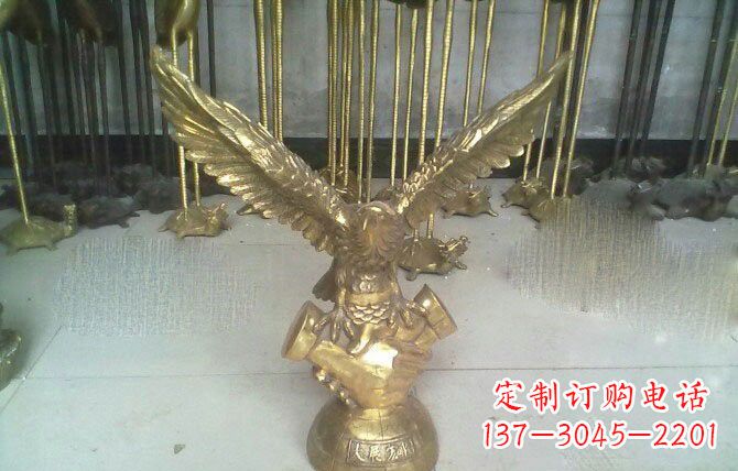 太原大展宏图老鹰铜雕展现雄鹰的威严和气势