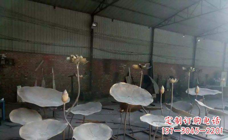太原锻铜荷叶荷花广场景观雕塑
