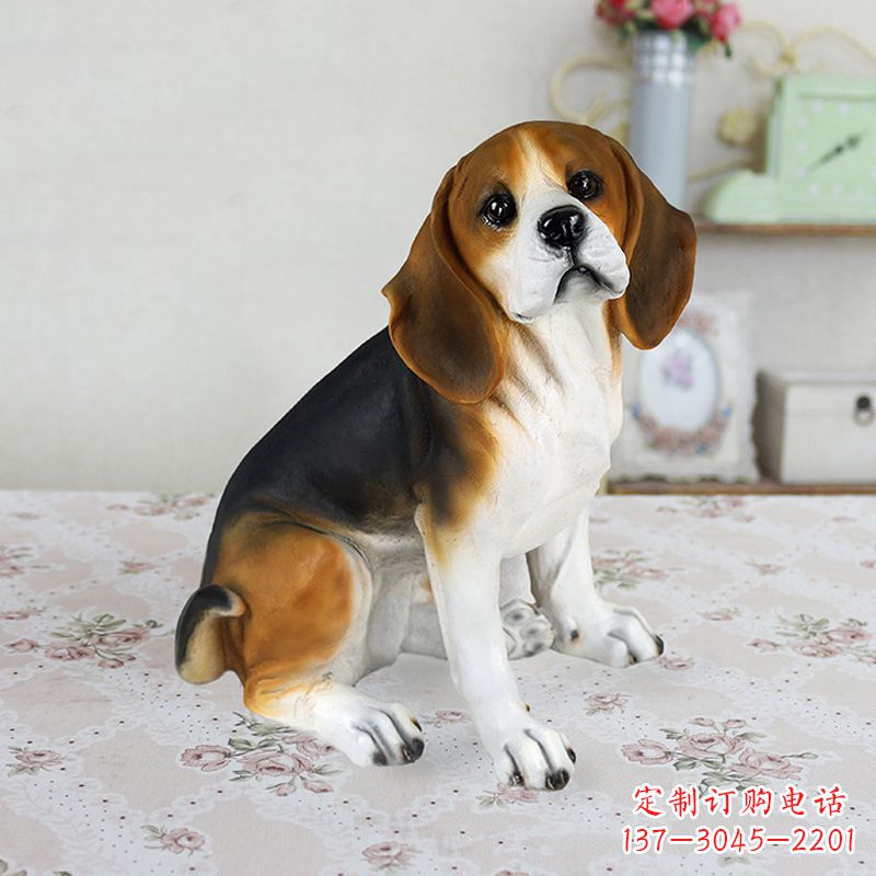 太原玻璃钢蹲姿仿真比格犬雕塑