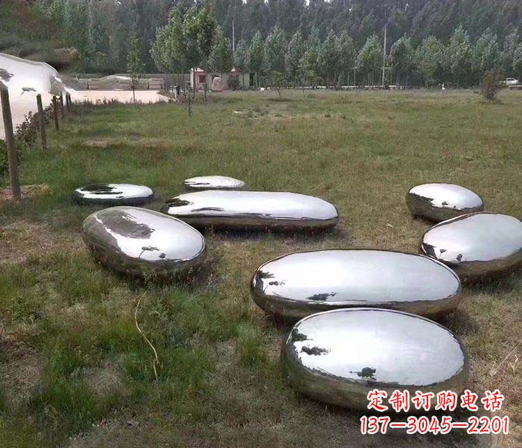 太原抽象镜面不锈钢鹅卵石雕塑
