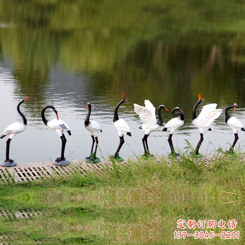 太原仿真仙鹤玻璃钢水景雕塑摆件-公园水池水塘琥珀动物雕塑