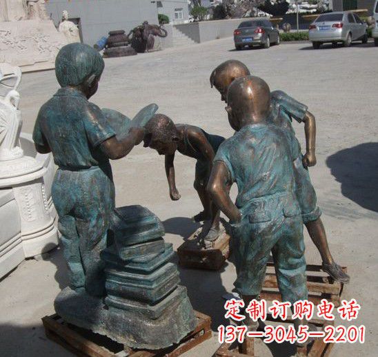 太原各种造型的小孩铜雕像