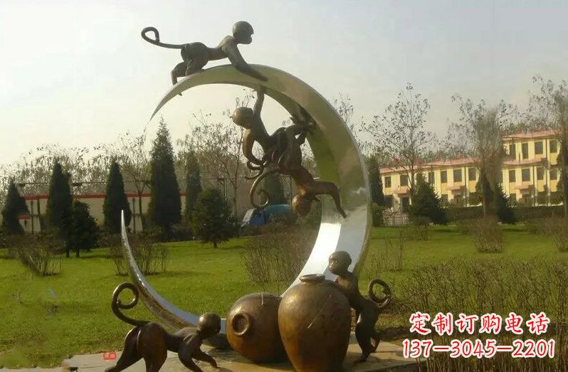 太原不锈钢猴子拉月亮雕塑