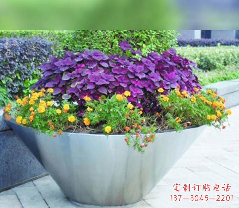 太原中领雕塑精致无比的花盆雕塑