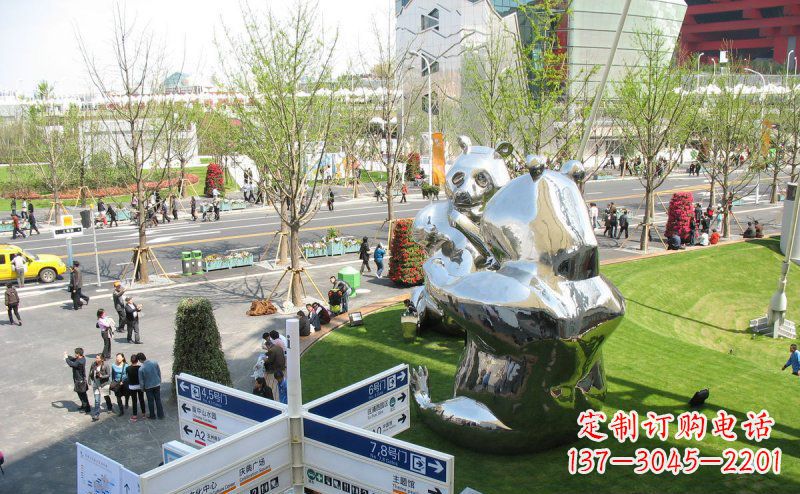 太原魅力镜面不锈钢熊猫景观雕塑