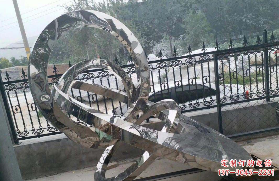 太原宁静湖畔,圆环景观雕塑助公园璀璨