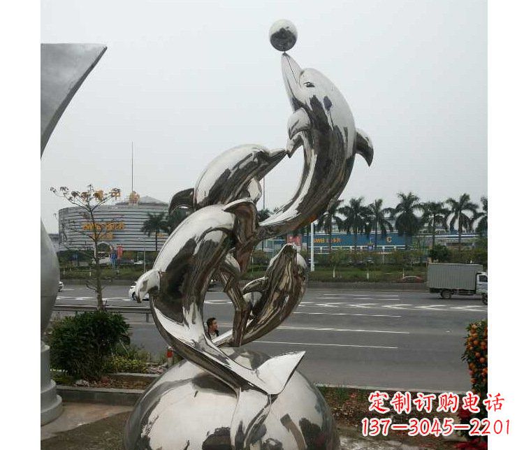 太原海豚雕塑多功能不锈钢跳跃玩球