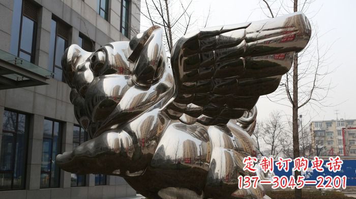 太原精美不锈钢大翅膀猪景观雕塑