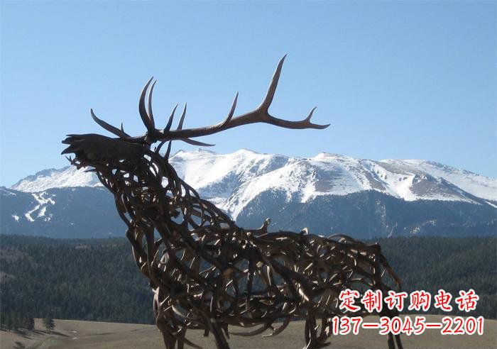 太原公园抽象鹿动物铜雕