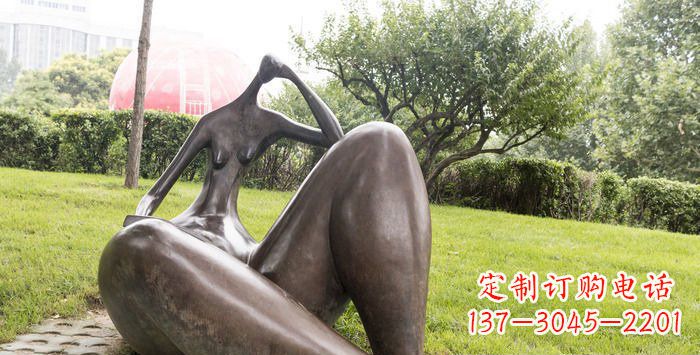 太原独特而精美的抽象女人铜雕