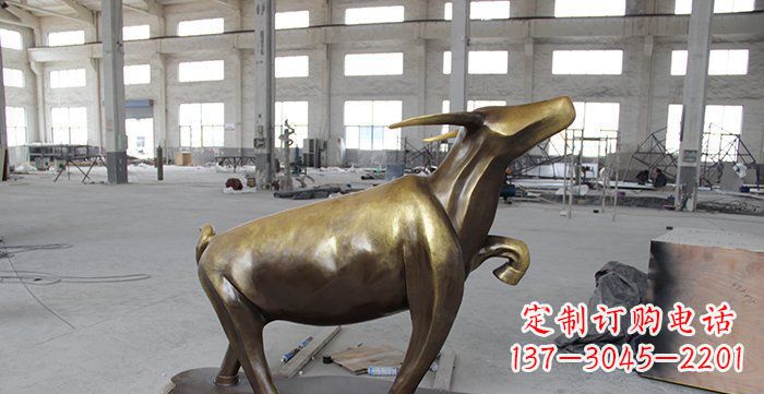 太原铜制华丽小牛动物雕塑