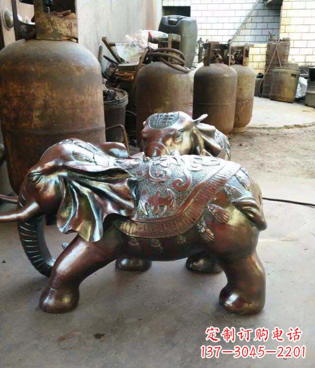 太原公园大象招财动物铜雕 (2)