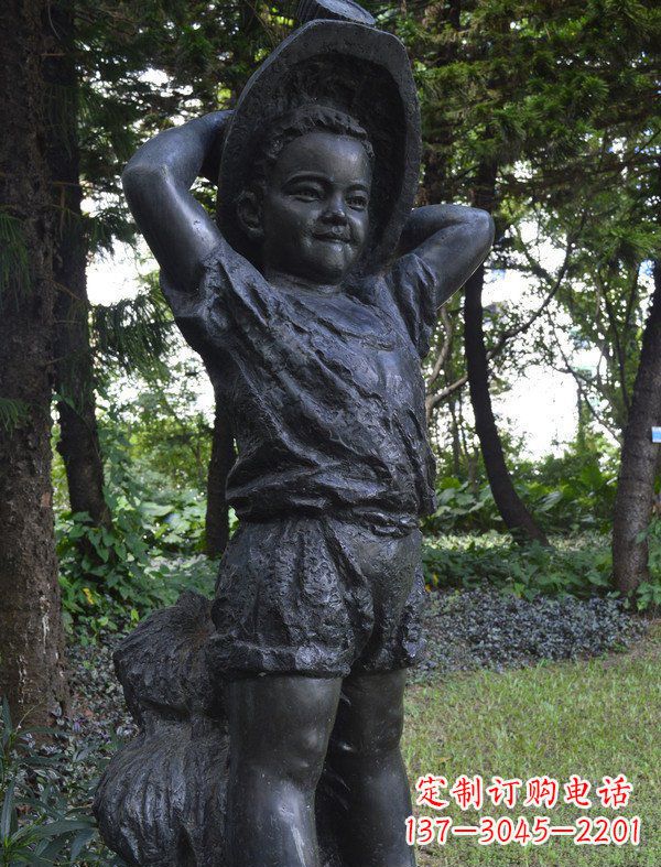太原优雅童子·少年戴草帽铜雕