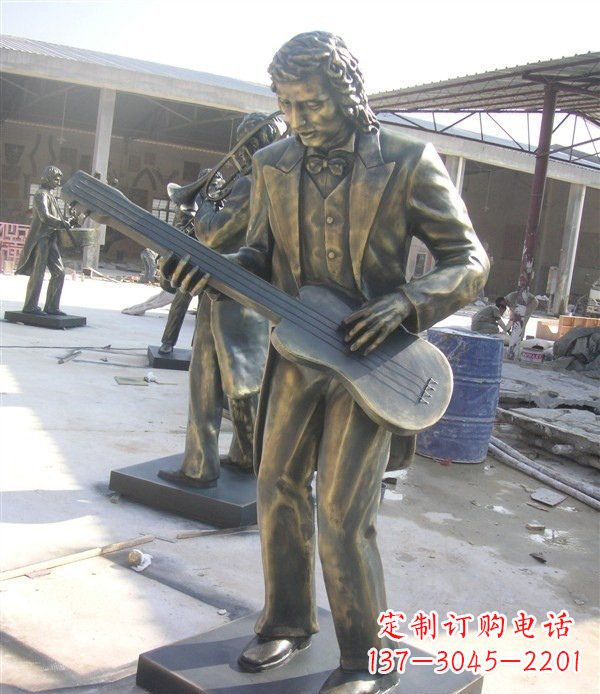 太原西方人物铜吉他雕塑
