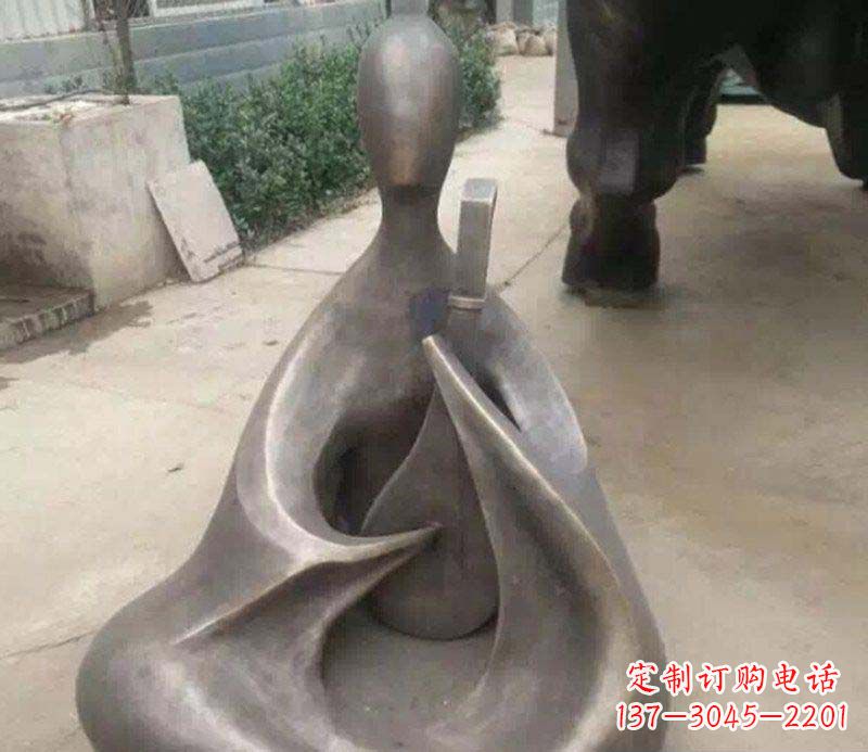 太原抽象景观弹琵琶铜雕