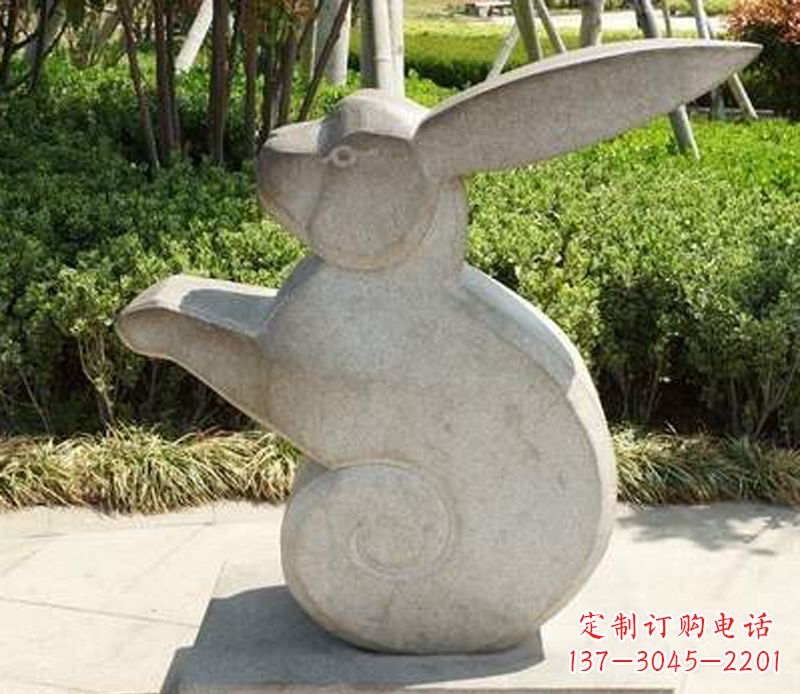 太原公园兔子雕塑，营造可爱的氛围