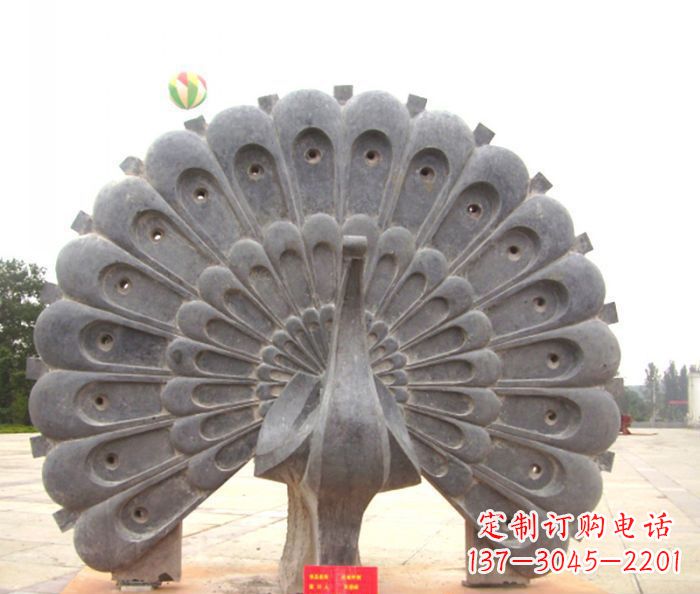 太原公园动物孔雀开屏石雕