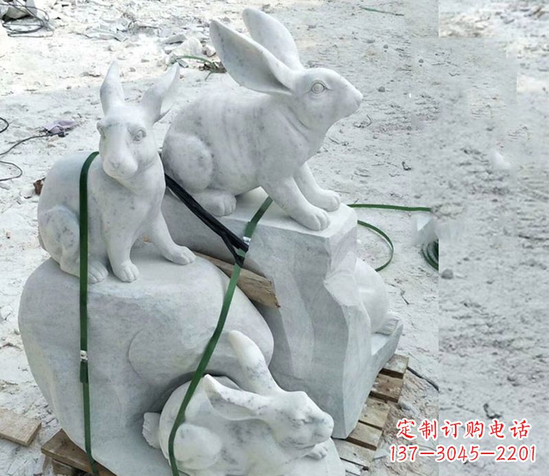 太原公园动物兔子雕塑