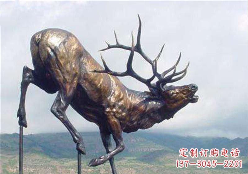太原公园动物驯鹿铜雕