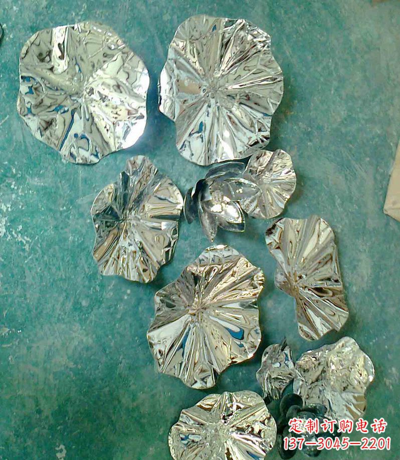 太原精致锻铜荷叶造型雕塑