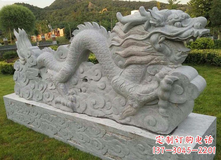 太原公园仿古龙雕塑