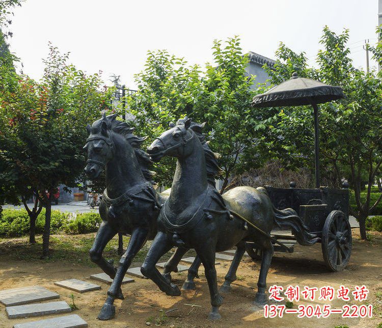 太原风格弥漫的古典马车铜雕