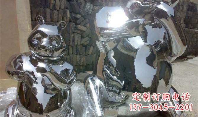 太原公园镜面不锈钢大熊猫雕塑