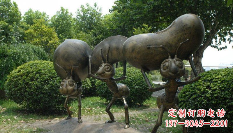 太原公园卡通蚂蚁铜雕