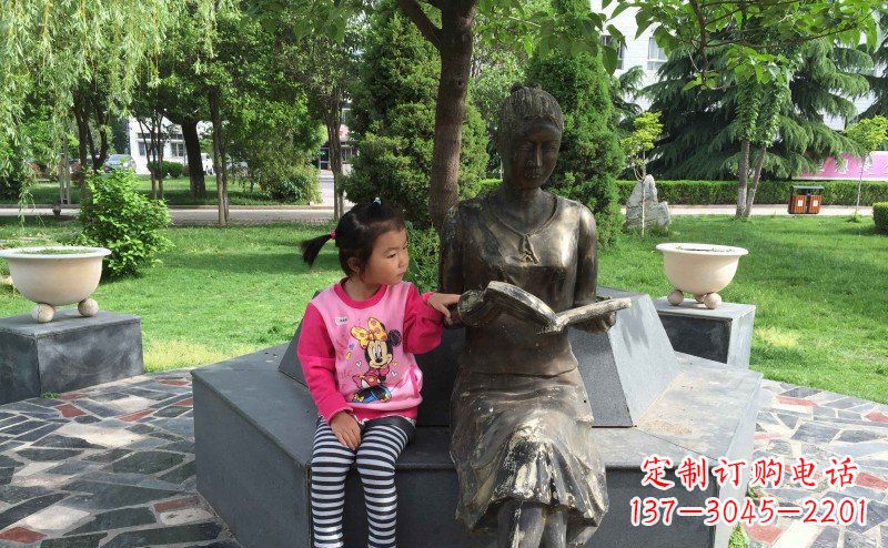 太原优雅可爱的女孩铜雕
