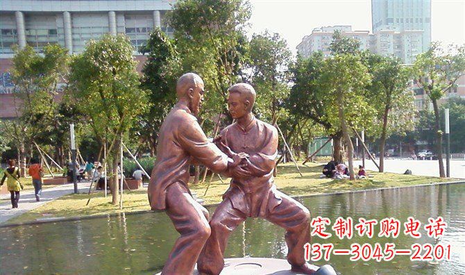 太原公园练太极拳的人物铜雕