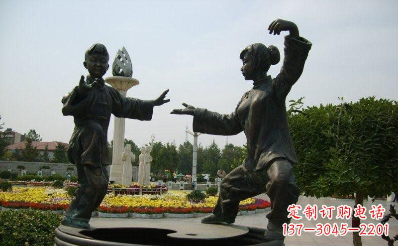 太原公园练太极拳的人物小品铜雕