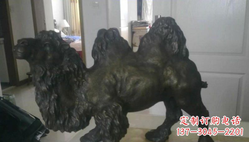 太原公园骆驼动物景观铜雕