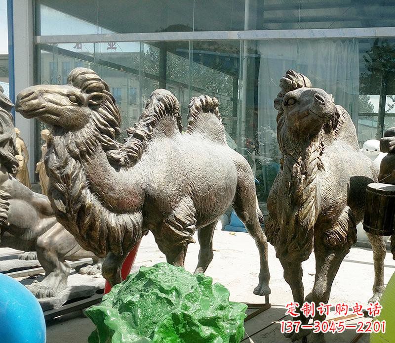 太原公园骆驼动物铜雕 (2)