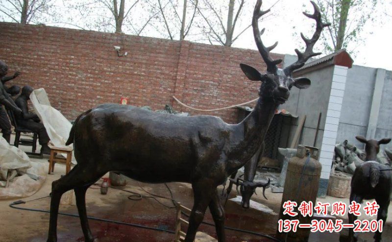 太原精美梅花鹿铜雕,施展艺术之美