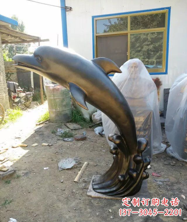 太原公园喷水海豚动物铜雕