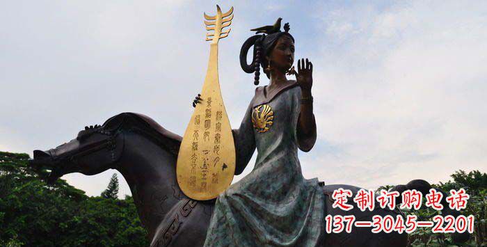 太原传统风情,精美古典的琵琶女铜雕