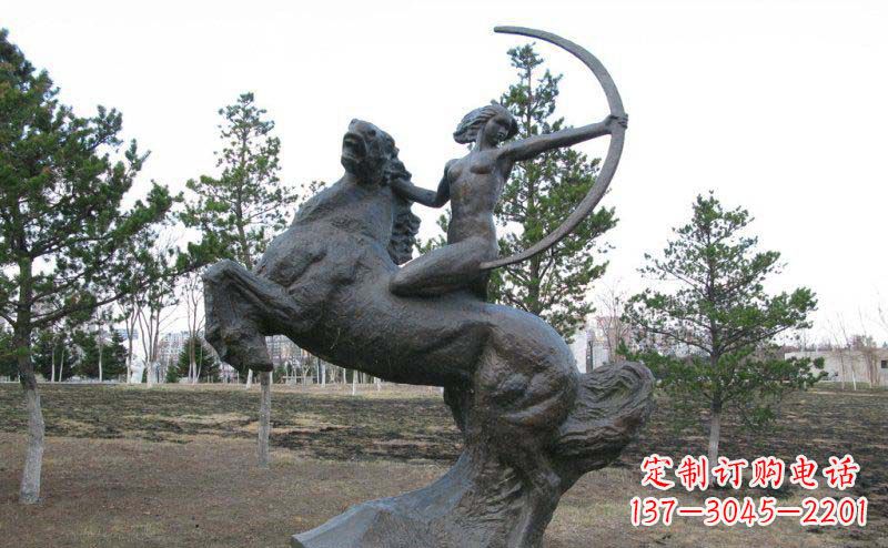 太原公园骑马女人射箭铜雕