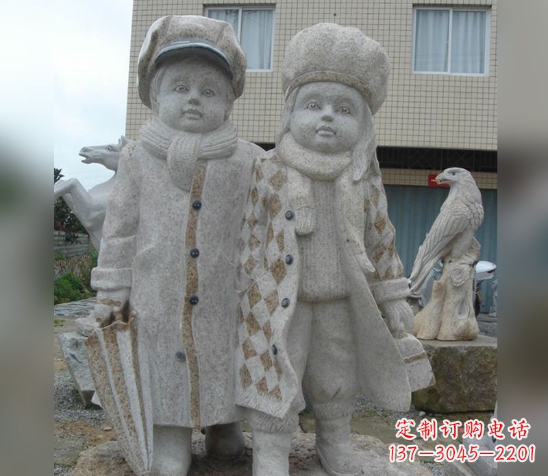 太原公园情侣人物石雕