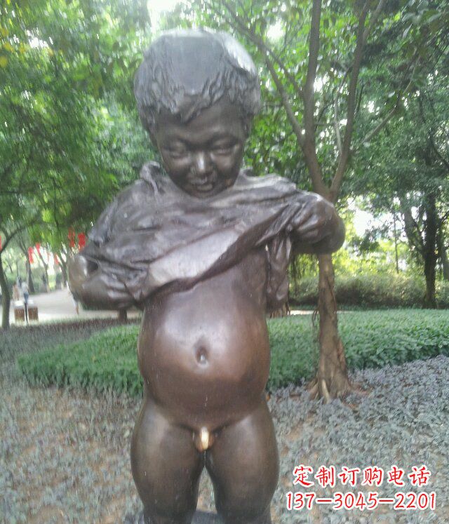 太原萌动活泼的男孩铜雕塑