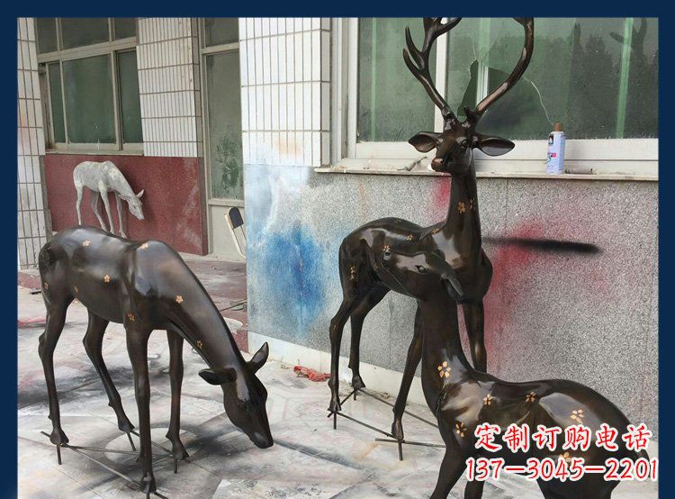 太原高贵优雅的梅花鹿铜雕塑