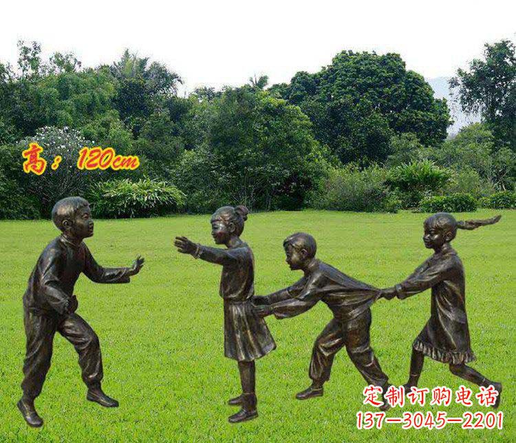 太原公园玩老鹰捉小鸡的儿童小品铜雕 (2)