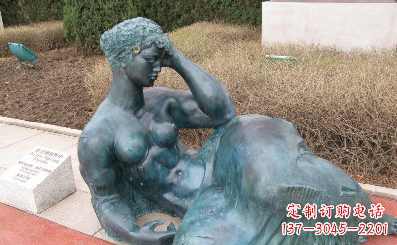 太原铜质女性人物雕塑