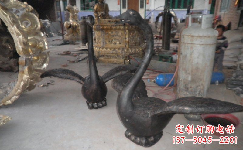 太原汇聚灵性的仙鹤塑像