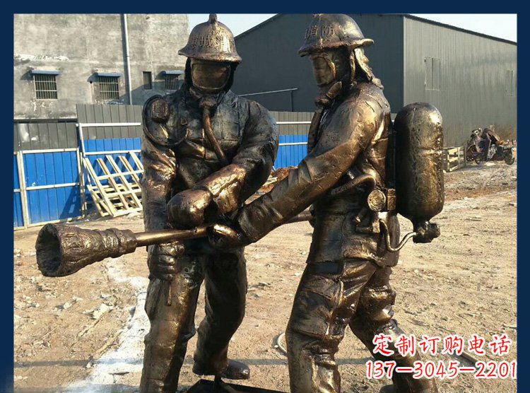 太原以消防员为原型的铜雕塑